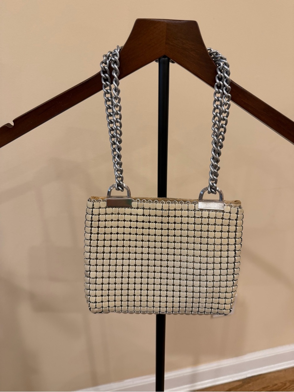 *RETRO* *VINTAGE* *RARE*
Women’s Cream Chain Shoulder Bag